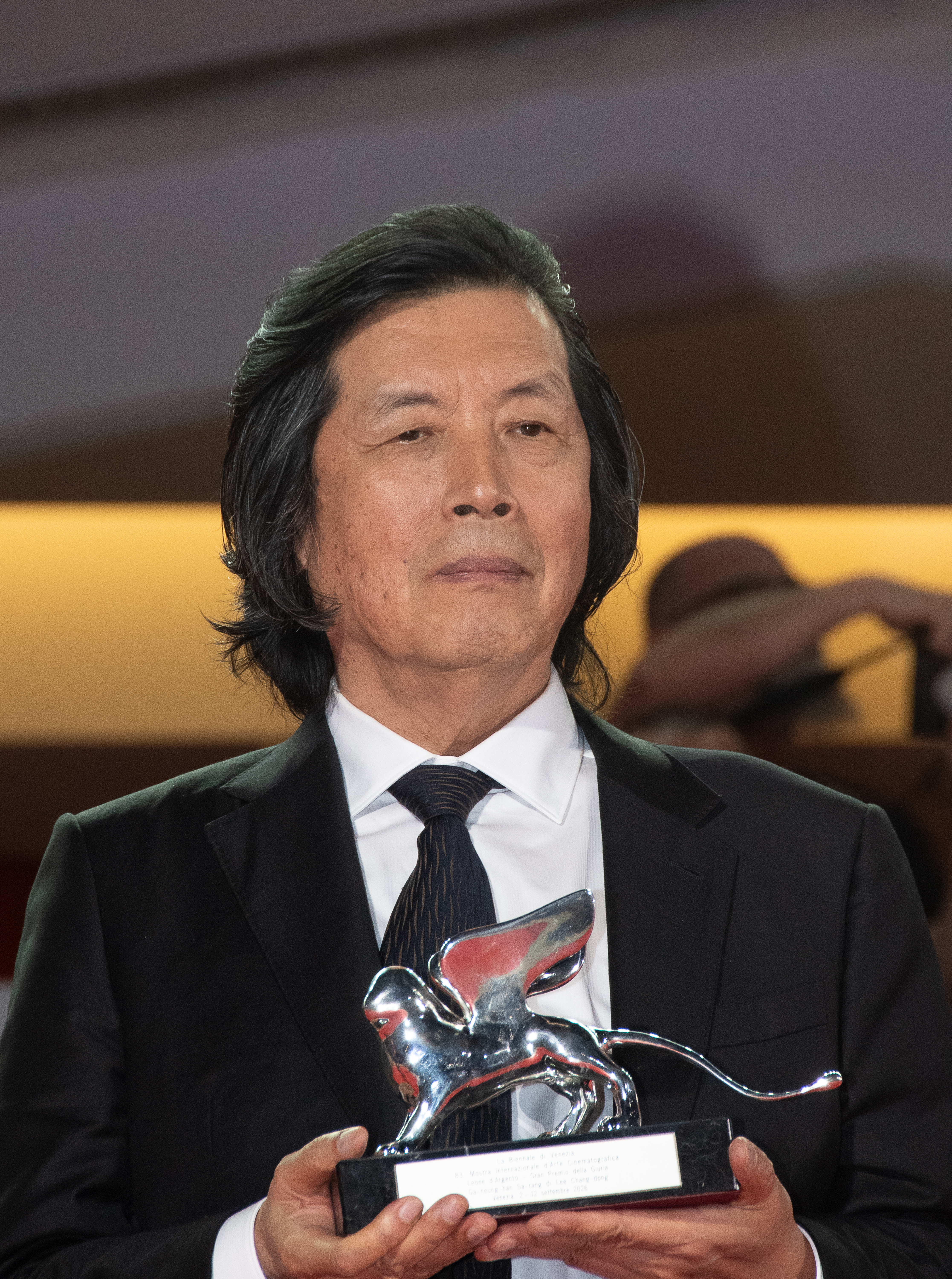 — italie venise cinema 83rd mostra del cinema 12 09 2026 golden lions winner photocall lee chang dong